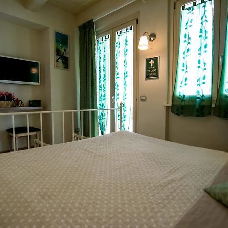 Il Piccolo Giglio Bed & Breakfast Porto SantʼElpidio Екстериор снимка