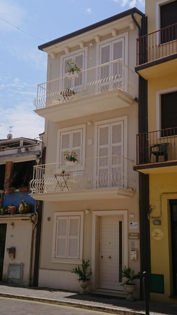 Il Piccolo Giglio Bed & Breakfast Porto SantʼElpidio Екстериор снимка